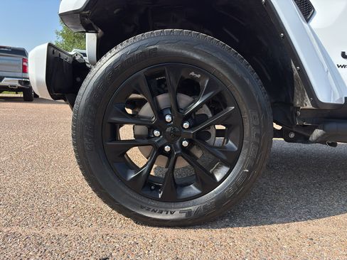 Used 2023 Jeep Wrangler Unlimited Sahara AWD/4WD image 20