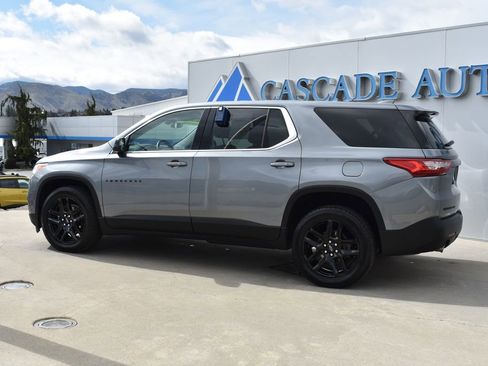 Used 2021 Chevrolet Traverse LS w/ LPO, Blackout Package image 5