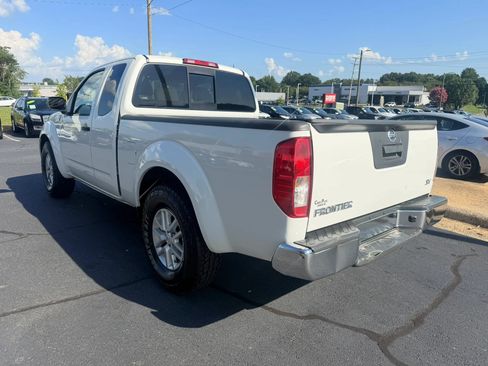 Used 2015 Nissan Frontier SV RWD image 5