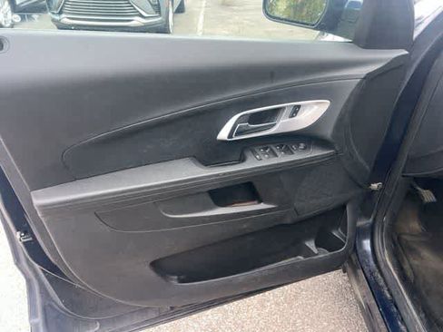 Used 2017 Chevrolet Equinox LT w/ Convenience Package image 4