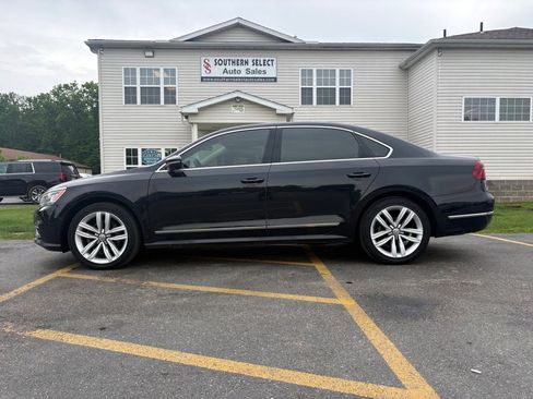 Used 2017 Volkswagen Passat 1.8T SEL Premium FWD image 1