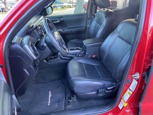 Used 2019 Toyota Tacoma TRD Sport image 15