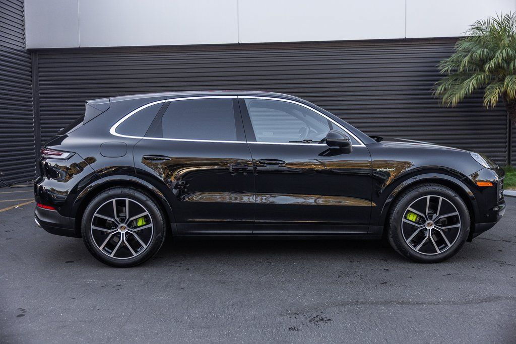 Certified 2025 Porsche Cayenne E-Hybrid AWD/4WD image 10