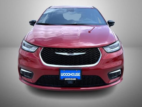 Used 2025 Chrysler Pacifica Select FWD image 2