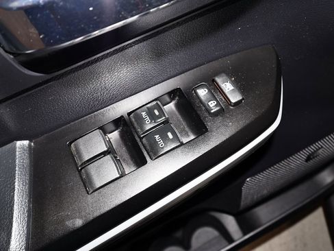 Used 2021 Toyota Tundra Platinum image 12