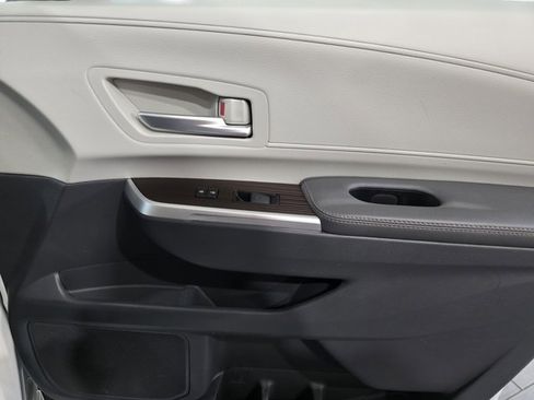 Used 2023 Toyota Sienna XLE w/ XLE Plus Package image 13