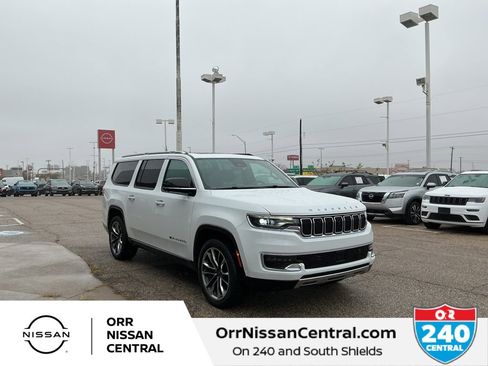 Used 2023 Jeep Wagoneer L Series III w/ Premium Group I image 3