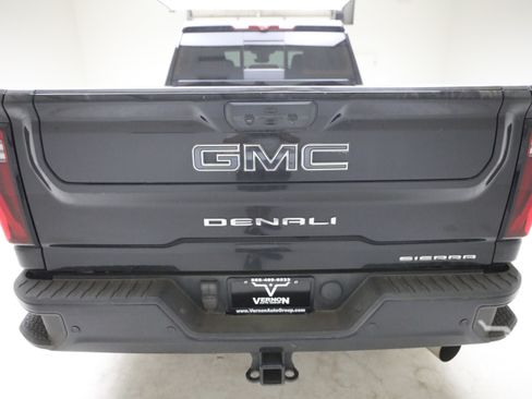 Used 2024 GMC Sierra 2500 Denali Ultimate AWD/4WD image 3