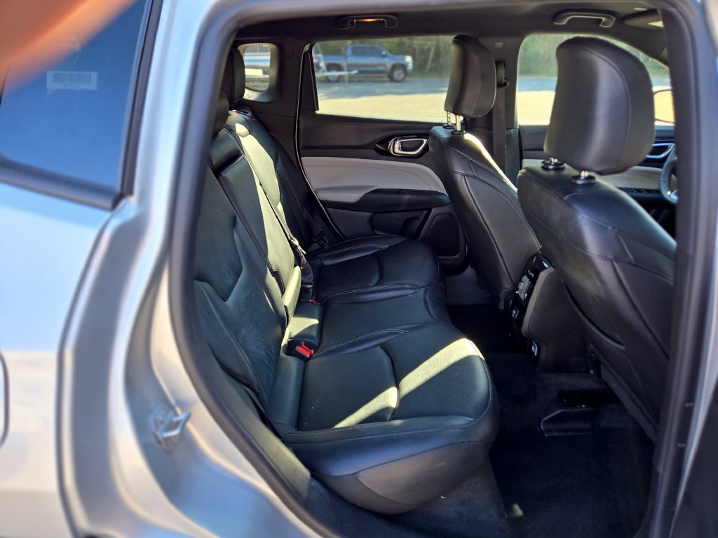 Used 2025 Jeep Compass Limited AWD/4WD image 11