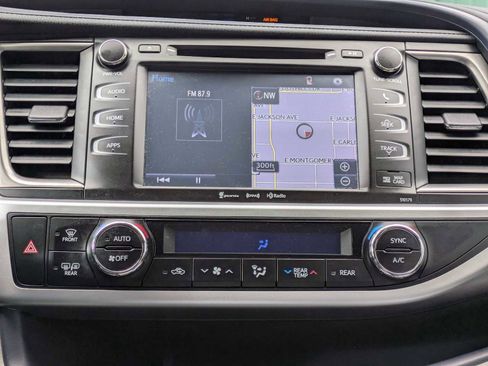 Used 2018 Toyota Highlander XLE image 28