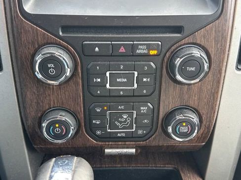Used 2014 Ford F150 Lariat w/ Equipment Group 502A Luxury AWD/4WD image 32