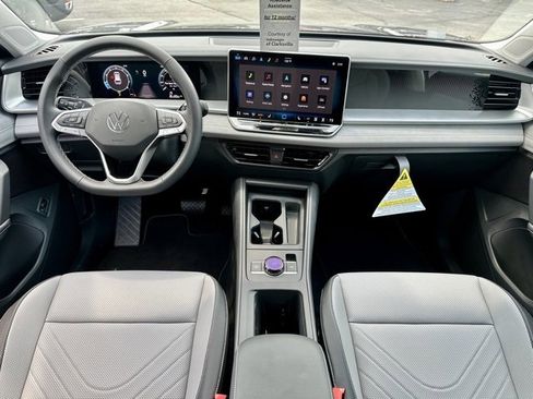 New 2025 Volkswagen Tiguan SE image 16