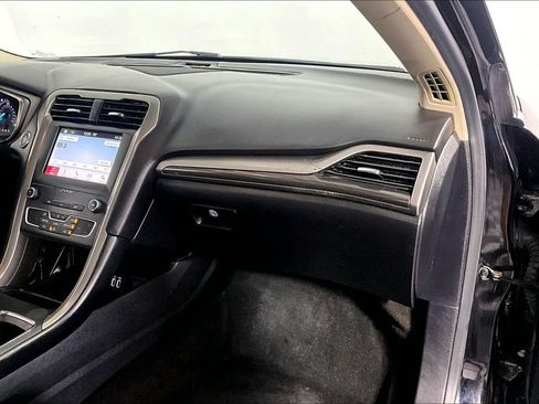 Used 2019 Ford Fusion SEL FWD image 15
