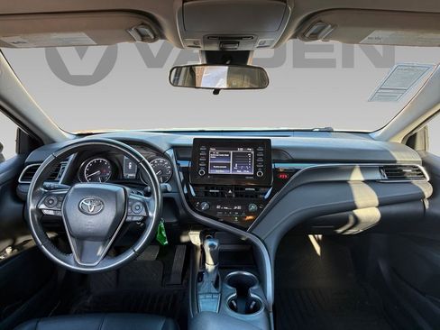 Used 2022 Toyota Camry SE image 3