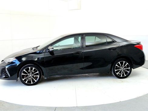Used 2018 Toyota Corolla SE image 3