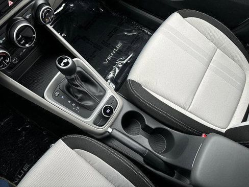 New 2025 Hyundai Venue SEL image 25
