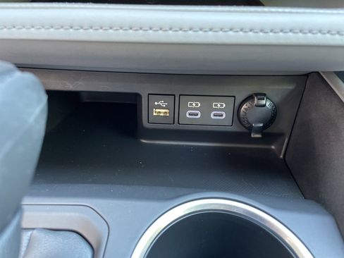 Used 2025 Toyota Highlander XLE image 23