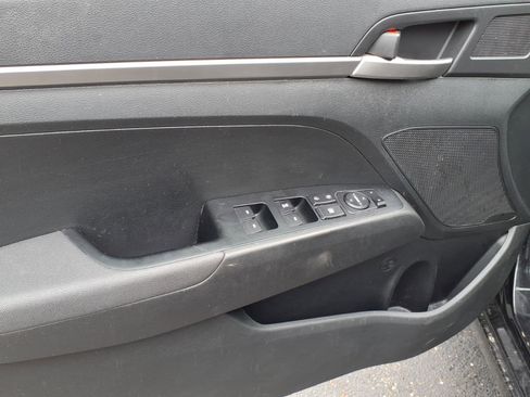 Used 2019 Hyundai Elantra SE w/ Cargo Package FWD image 7