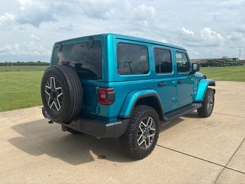 Used 2024 Jeep Wrangler Unlimited Sahara w/ Technology Group AWD/4WD image 8