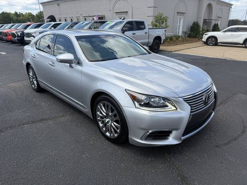 Used 2017 Lexus LS 460 w/ Comfort Package RWD image 3