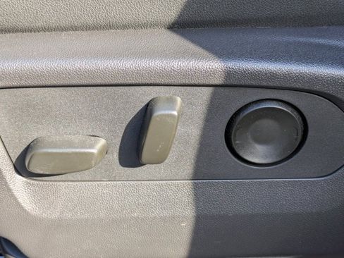 Used 2024 GMC Sierra 2500 SLT w/ SLT Premium Package image 17