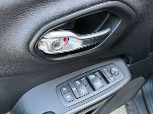 Used 2017 Jeep Cherokee Limited AWD/4WD image 9