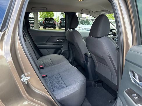 Used 2025 Nissan Kicks SV w/ Charging Package FWD image 17