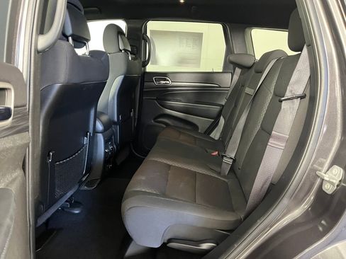 Used 2021 Jeep Grand Cherokee Laredo image 13