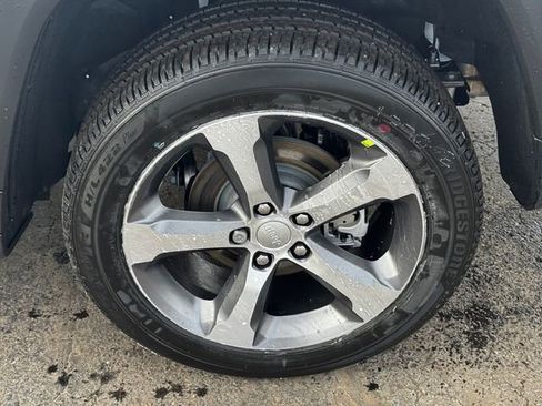 New 2026 Jeep Grand Cherokee Limited w/ Luxury Tech Group II image 11