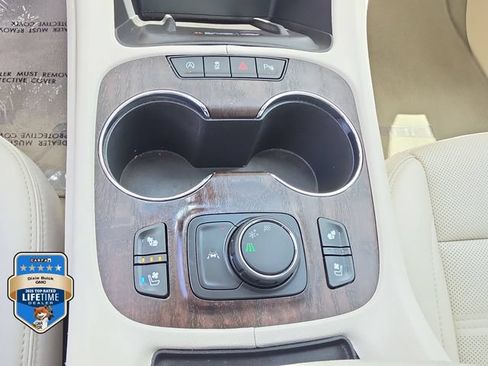Certified 2023 GMC Acadia Denali w/ Denali Technology Package FWD image 32