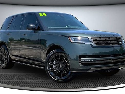 Used 2024 Land Rover Range Rover SE AWD/4WD image 3