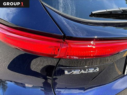 Used 2023 Toyota Venza LE AWD/4WD image 27