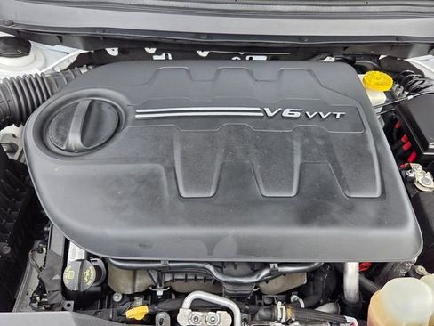 Used 2020 Jeep Cherokee Limited image 24