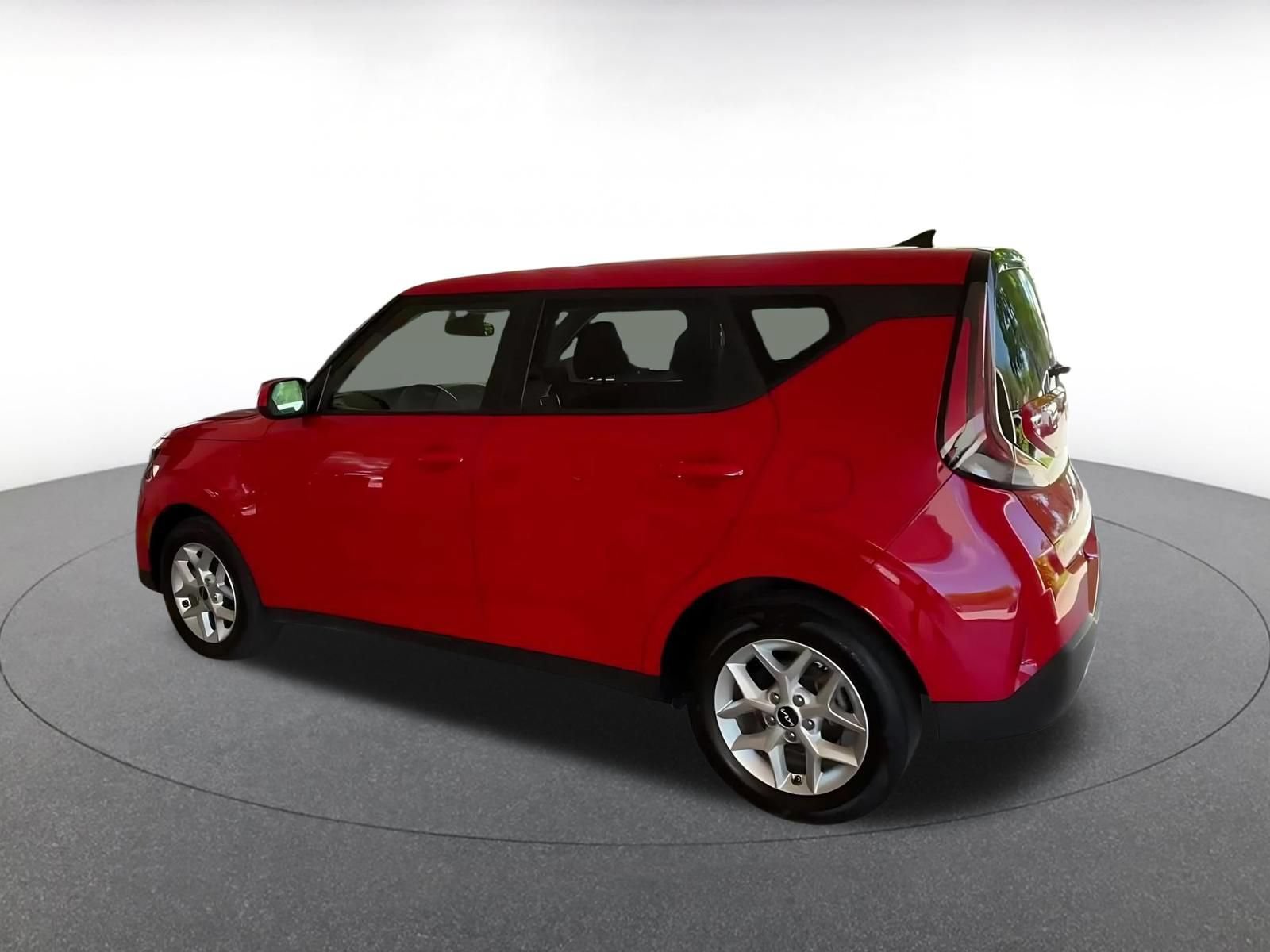 Used 2025 Kia Soul LX w/ LX Technology Package FWD image 8