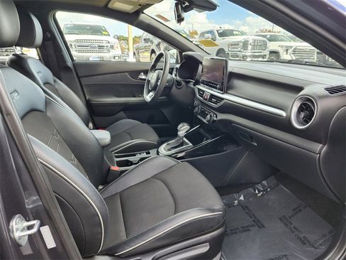 Used 2023 Kia Forte GT-Line w/ GT-Line Premium Package image 11