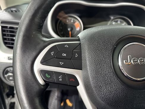 Used 2016 Jeep Cherokee Trailhawk w/ Cold Weather Group AWD/4WD image 37
