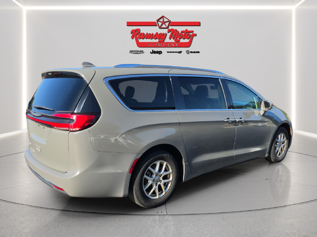 Used 2021 Chrysler Pacifica Touring-L FWD image 5