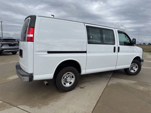 Used 2021 Chevrolet Express 2500 w/ Driver Convenience Package RWD image 15
