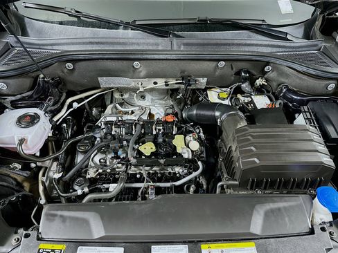 Used 2025 Volkswagen Atlas Cross Sport SE image 33