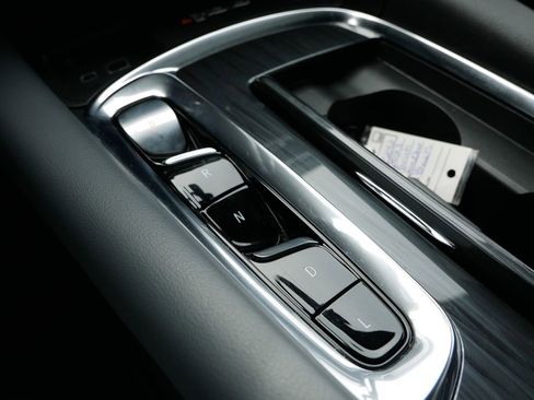 Used 2023 Buick Enclave Essence image 21