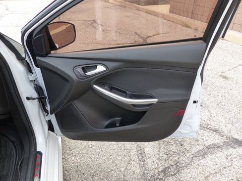 Used 2017 Ford Focus ST FWD image 50