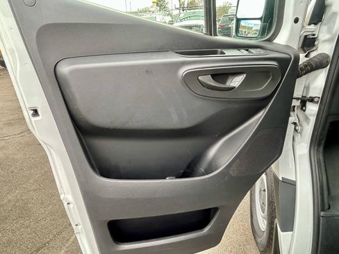 Used 2022 Mercedes-Benz Sprinter 2500 image 11