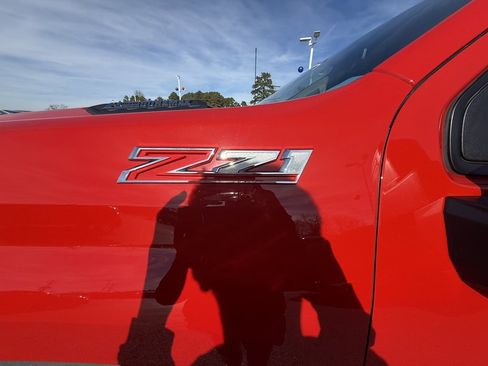 Used 2024 Chevrolet Silverado 2500 Custom w/ Custom Value Package image 7