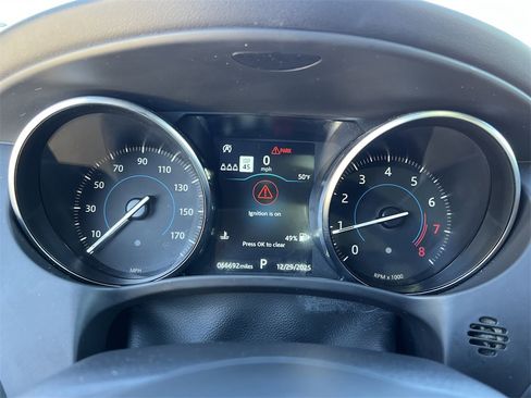 Used 2020 Jaguar F-PACE Premium image 23