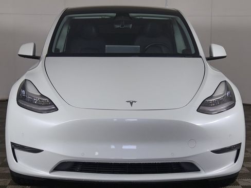 Used 2020 Tesla Model Y Long Range image 11
