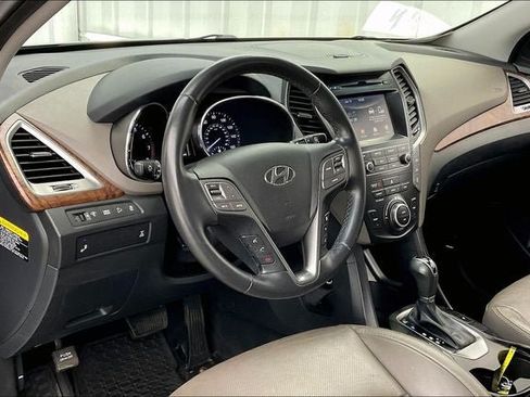 Used 2017 Hyundai Santa Fe SE w/ SE Premium Package 02 AWD/4WD image 16
