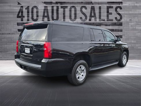 Used 2019 Chevrolet Suburban LT image 3