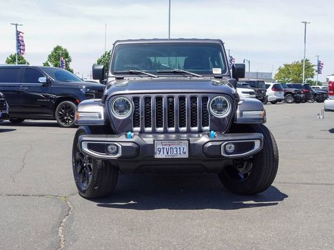 Used 2023 Jeep Wrangler Unlimited Sahara w/ Dual Top Group AWD/4WD image 2