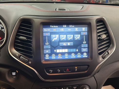 Used 2021 Jeep Cherokee Trailhawk w/ Technology Group AWD/4WD image 21