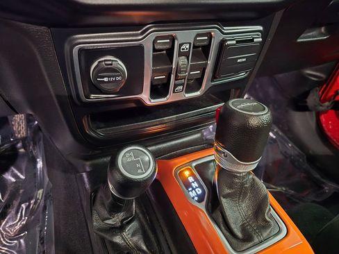 Used 2023 Jeep Gladiator Sport AWD/4WD image 32